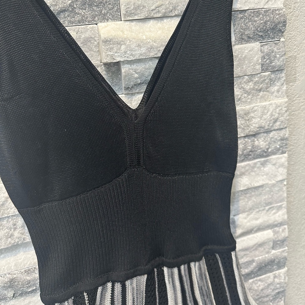 Guess Black and White Pleated V-Neck Cocktail Dress - Picture 10 of 15